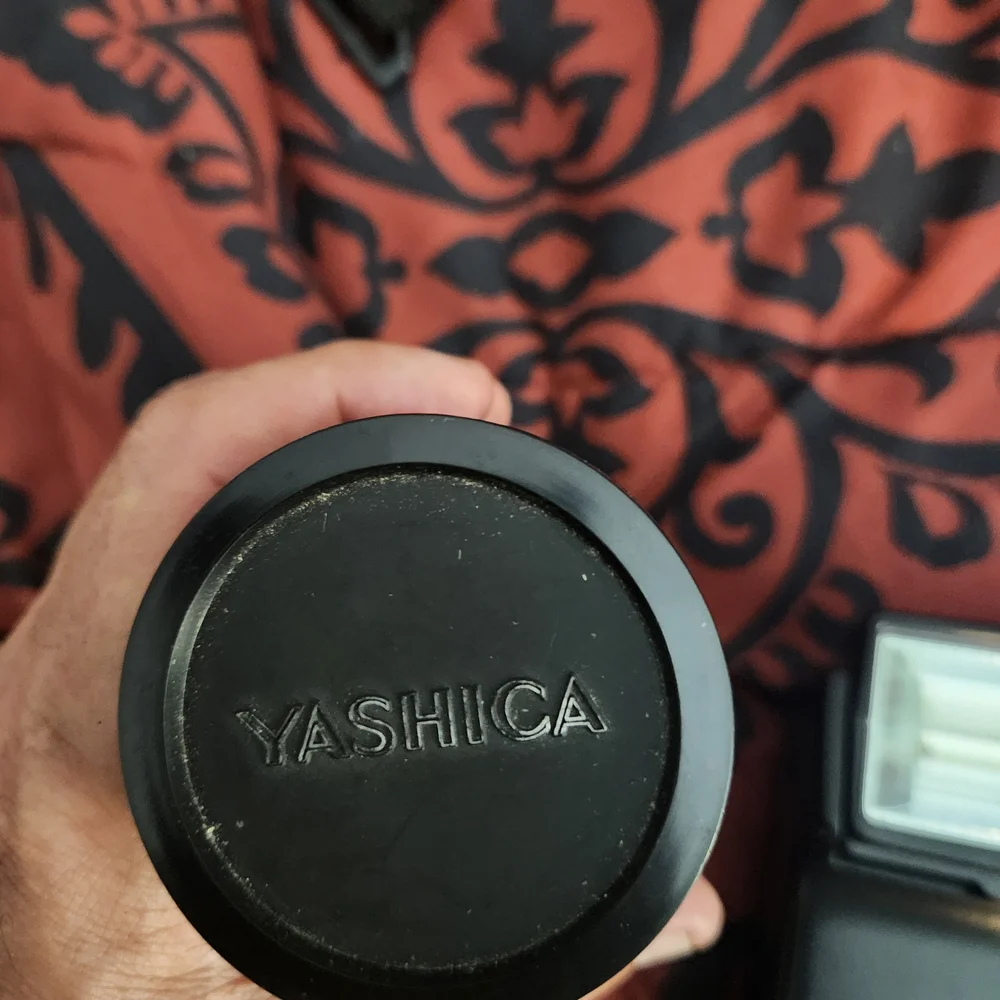 Yashica Black Lens with Textured Grip and Precision Engineering